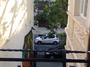 Lente Dionisie Lupu (Piata Lahovari), cafenea boema cu street food