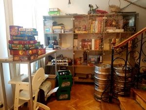 Lente Dionisie Lupu (Piata Lahovari), cafenea boema cu street food