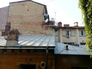 Lente Dionisie Lupu (Piata Lahovari), cafenea boema cu street food