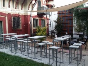 Lente Dionisie Lupu (Piata Lahovari), cafenea boema cu street food