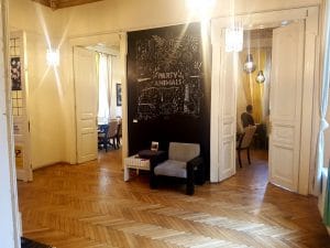 Lente Dionisie Lupu (Piata Lahovari), cafenea boema cu street food