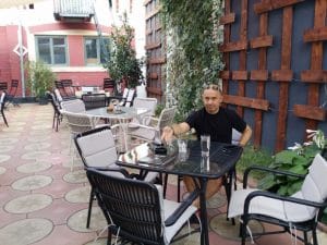 Lente Dionisie Lupu (Piata Lahovari), cafenea boema cu street food