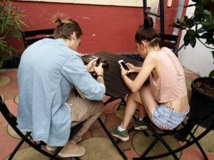 Lente Dionisie Lupu (Piata Lahovari), cafenea boema cu street food