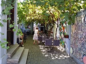 Lente, local boem in strada General Praporgescu