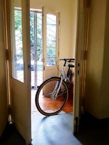 Lokal, gastropub boem pe strada Mihai Eminescu din Bucuresti