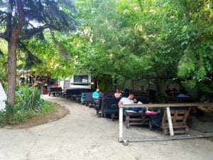 Lokal, gastropub boem pe strada Mihai Eminescu din Bucuresti