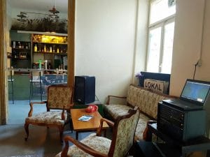 Lokal, gastropub boem pe strada Mihai Eminescu din Bucuresti