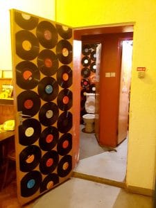 Lokal, gastropub boem pe strada Mihai Eminescu din Bucuresti