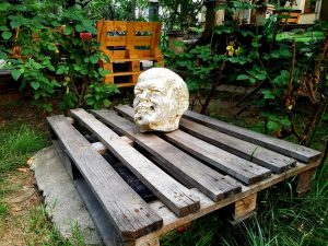 Lokal, gastropub boem pe strada Mihai Eminescu din Bucuresti