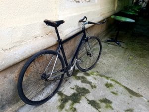 Lokal, gastropub boem pe strada Mihai Eminescu din Bucuresti