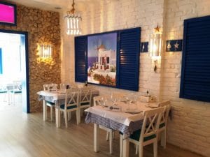 Santorini, restaurant grecesc pe Mihai Bravu, la Piata Muncii