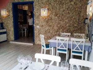 Santorini, restaurant grecesc pe Mihai Bravu, la Piata Muncii