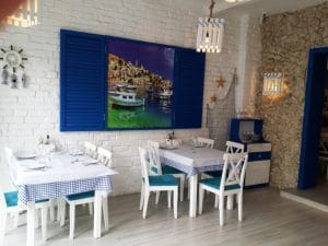 Santorini, restaurant grecesc pe Mihai Bravu, la Piata Muncii