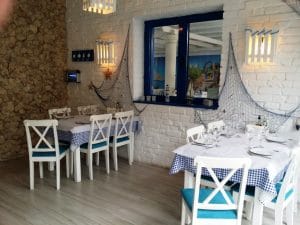 Santorini, restaurant grecesc pe Mihai Bravu, la Piata Muncii