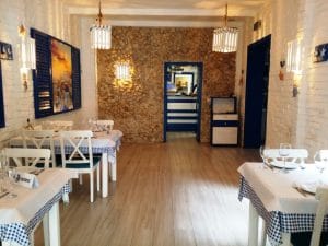 Santorini, restaurant grecesc pe Mihai Bravu, la Piata Muncii