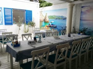 Santorini, restaurant grecesc pe Mihai Bravu, la Piata Muncii