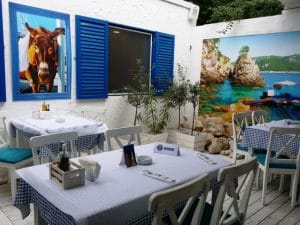 Santorini, restaurant grecesc pe Mihai Bravu, la Piata Muncii