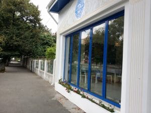 Santorini, restaurant grecesc pe Mihai Bravu, la Piata Muncii