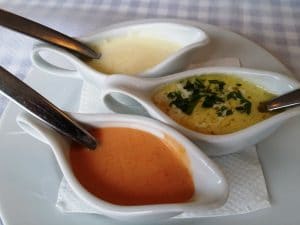 Santorini, restaurant grecesc pe Mihai Bravu, la Piata Muncii