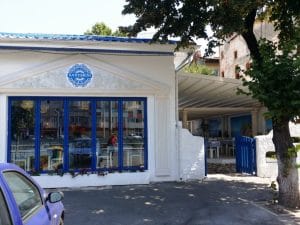 Santorini, restaurant grecesc pe Mihai Bravu, la Piata Muncii