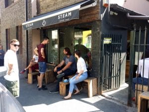 Steam, mini-cafenea hipster la Charles de Gaulle in Bucuresti