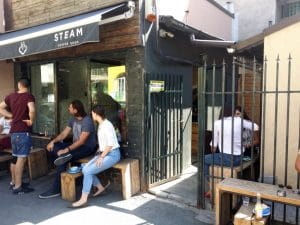 Steam, mini-cafenea hipster la Charles de Gaulle in Bucuresti