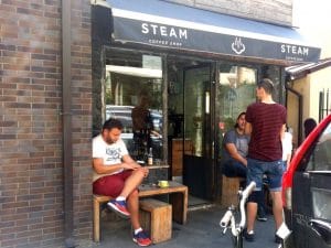 Steam, mini-cafenea hipster la Charles de Gaulle in Bucuresti