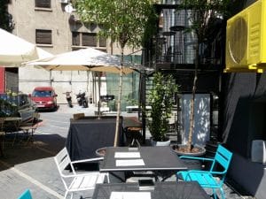 Terasa Beans & Dots, cafenea si concept store din Palatul Universul