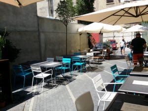 Terasa Beans & Dots, cafenea si concept store in Palatul Universul