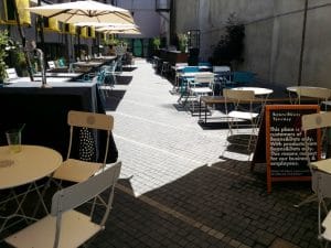 Terasa Beans & Dots, cafenea si concept store in Palatul Universul