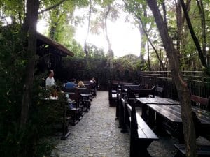 Terasa Piranha, restaurant si club in Regie