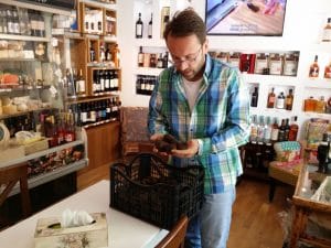 La Bottega del Tartufo, Pasterra, cainele Bosco, mancand paste si band vin