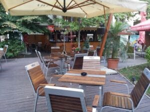 Burebista, terasa si restaurant romanesc si vanatoresc in Bucuresti