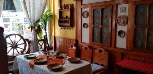 Casa Gorjana, restaurant traditional romanesc in Centrul Vechi, la Brezoianu