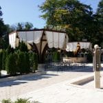 Flavours in The Garden, bistrou si terasa cu piscina la Clubul Diplomatic