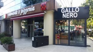 Gallo Nero, restaurant cu specific italian clasic la Piata Charles de Gaulle