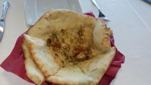 Gallo Nero, restaurant cu specific italian clasic la Piata Charles de Gaulle