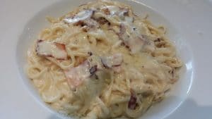 Gallo Nero, restaurant cu specific italian clasic la Piata Charles de Gaulle