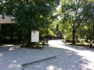 Gradina Floreasca, terasa cu piscina in Parcul Floreasca din Bucuresti