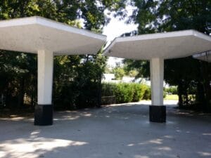 Gradina Floreasca, terasa cu piscina in Parcul Floreasca din Bucuresti