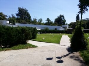 Gradina Floreasca, terasa cu piscina in Parcul Floreasca din Bucuresti