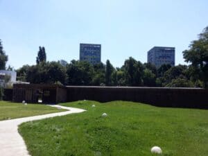 Gradina Floreasca, terasa cu piscina in Parcul Floreasca din Bucuresti