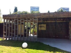 Gradina Floreasca, terasa cu piscina in Parcul Floreasca din Bucuresti