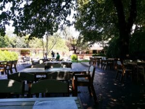 Gradina Floreasca, terasa cu piscina in Parcul Floreasca din Bucuresti