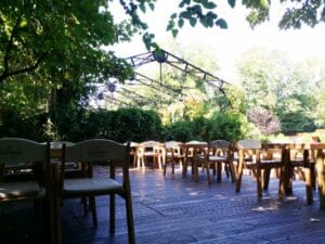 Gradina Floreasca, terasa cu piscina in Parcul Floreasca din Bucuresti