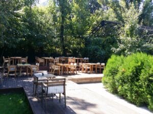 Gradina Floreasca, terasa cu piscina in Parcul Floreasca din Bucuresti