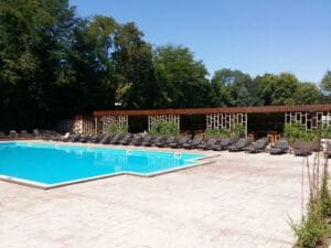 Gradina Floreasca, terasa cu piscina in Parcul Floreasca din Bucuresti