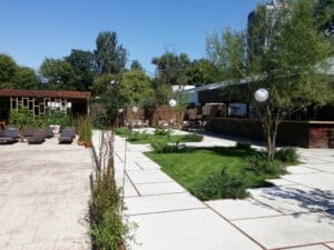 Gradina Floreasca, terasa cu piscina in Parcul Floreasca din Bucuresti