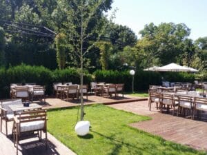 Gradina Floreasca, terasa cu piscina in Parcul Floreasca din Bucuresti