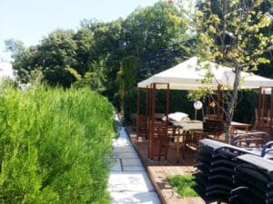 Gradina Floreasca, terasa cu piscina in Parcul Floreasca din Bucuresti